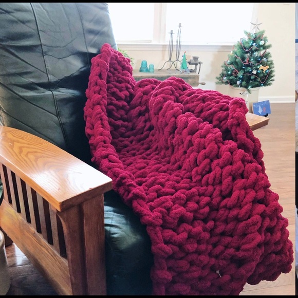 INCREDIBLY SOFT 40” x 55” Chunky Chenille Blanket - Picture 3 of 5